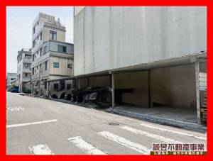 誠昱/近大港國小三角窗.